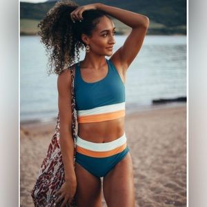 Women’s Laguna Cut Swimsuit Set. Size Medium.